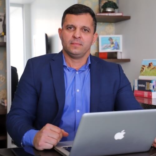 Dr. Theldo Camargos